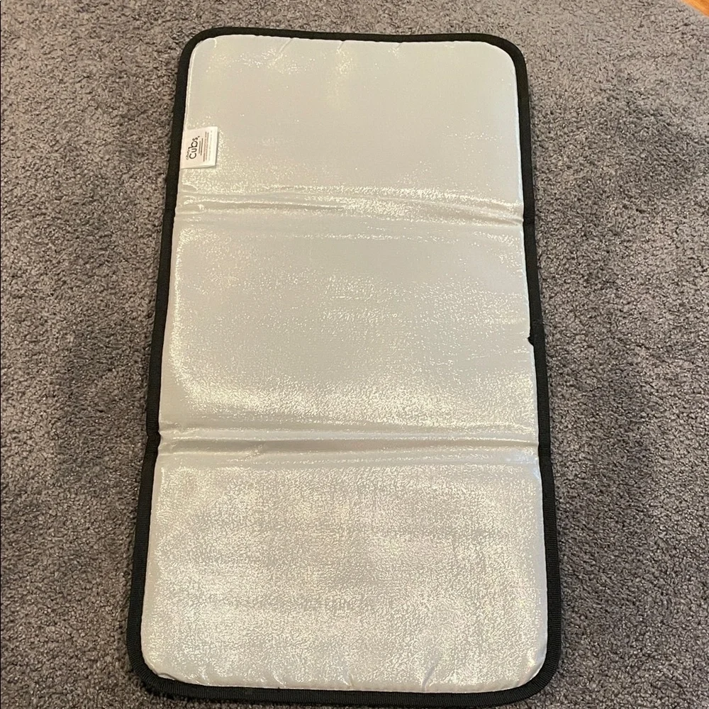 NWOT Comfy Cubs Compact Changing Pad in Solid Grey - Picture 4 of 4